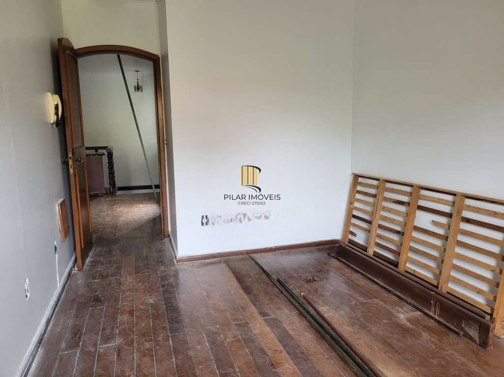 Casa 5 dormitórios no bairro Petrópolis