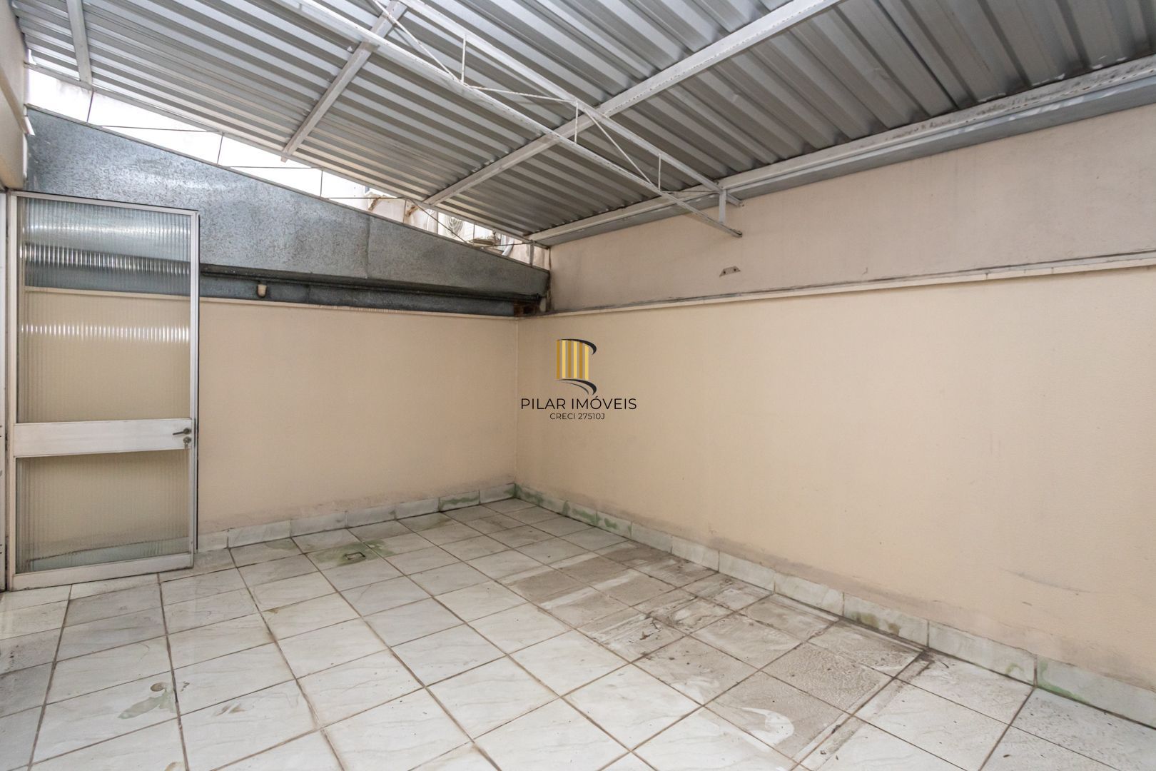 Sala Comercial com terraço