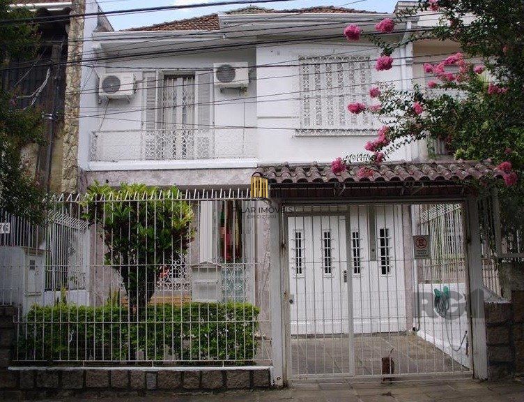 Casa sobrado no bairro Higienópolis de 3 dormitórios e 2 vagas