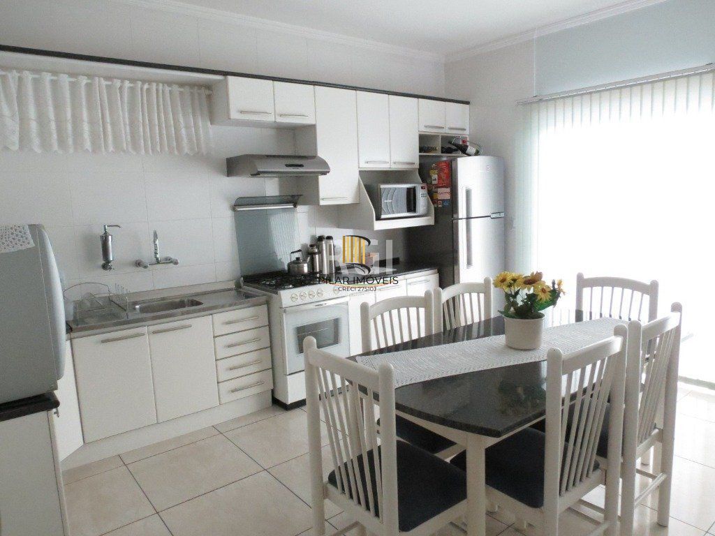 Casa para Venda - 220m², 3 dormitórios, sendo 2 suites, 4 vagas - Coronel Aparício Borges