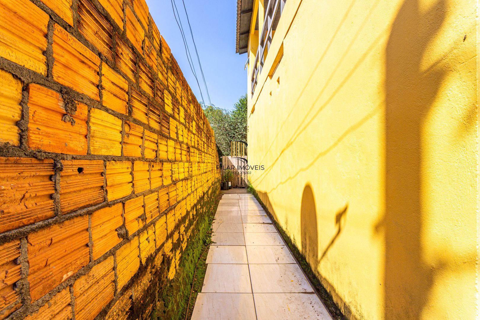 Casa sobrado em Viamão com loja e apartamento