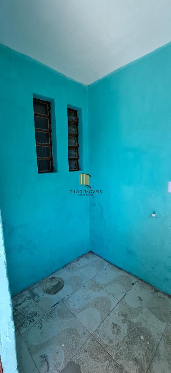 Casa em Canoas de 2 dormitórios DESOCUPADA