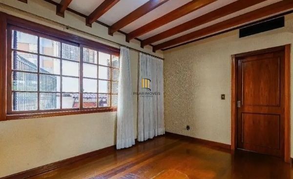 Casa sobrado no bairro Bela Vista de 3 dormitórios e 3 vagas DESOCUPADA