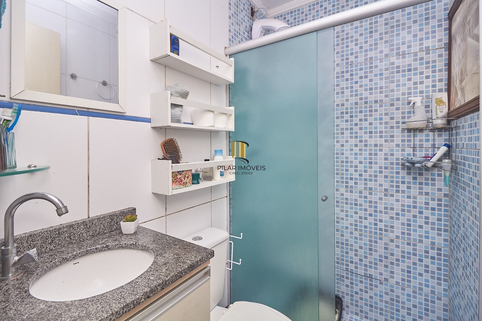 Casa sobrado em condomínio fechado no Alto Petrópolis de 2 dormitórios e vaga
