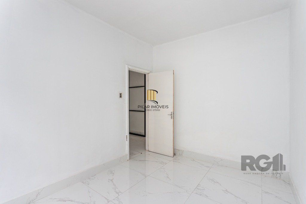 Casa Espaçosa de 3 Dormitórios à Venda no Bairro Moinhos De Vento!