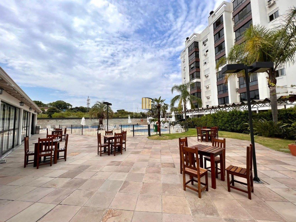 Apartamento no Condomínio Park Plaza de 2 dormitórios e vaga