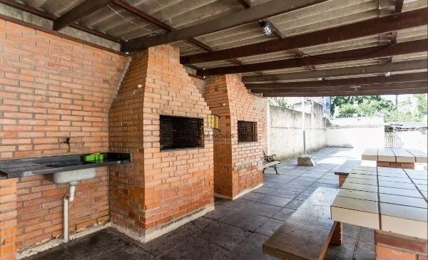 Apartamento de 2 dormitórios reformado no bairro Cristal