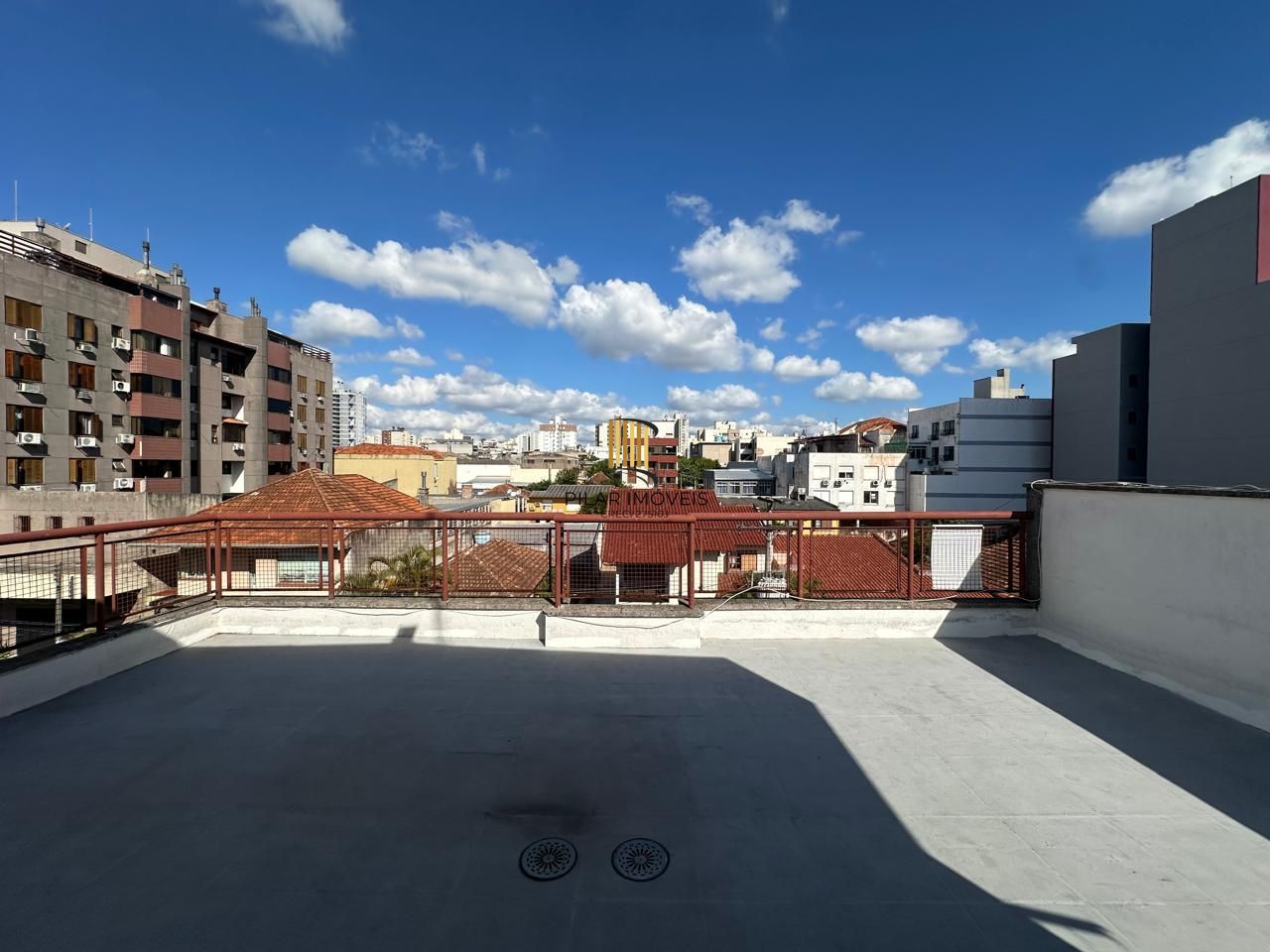 Ótima cobertura de 3 dormitórios com 232m² no bairro Passo da Areia.