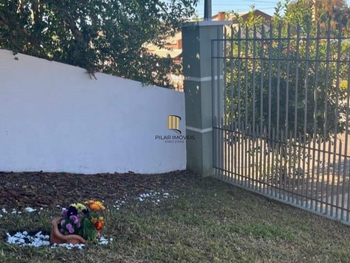 Casa 3 dormitórios no bairro Jardins