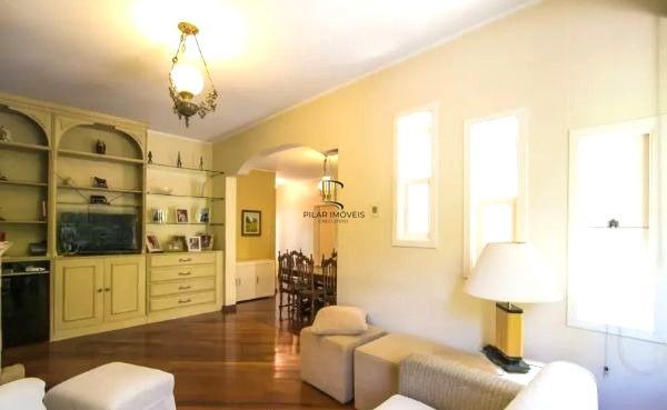 Casa sobrado no Petrópolis com 7 dormitórios e 4 vagas