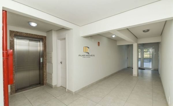 Apartamento semi novo na Medianeira de 2 dormitórios e 2 vagas