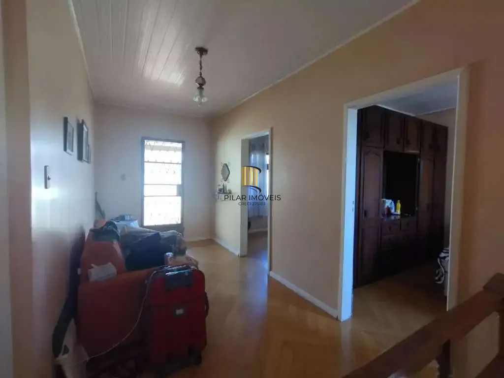 Casa 5 dormitórios no bairro Partenon