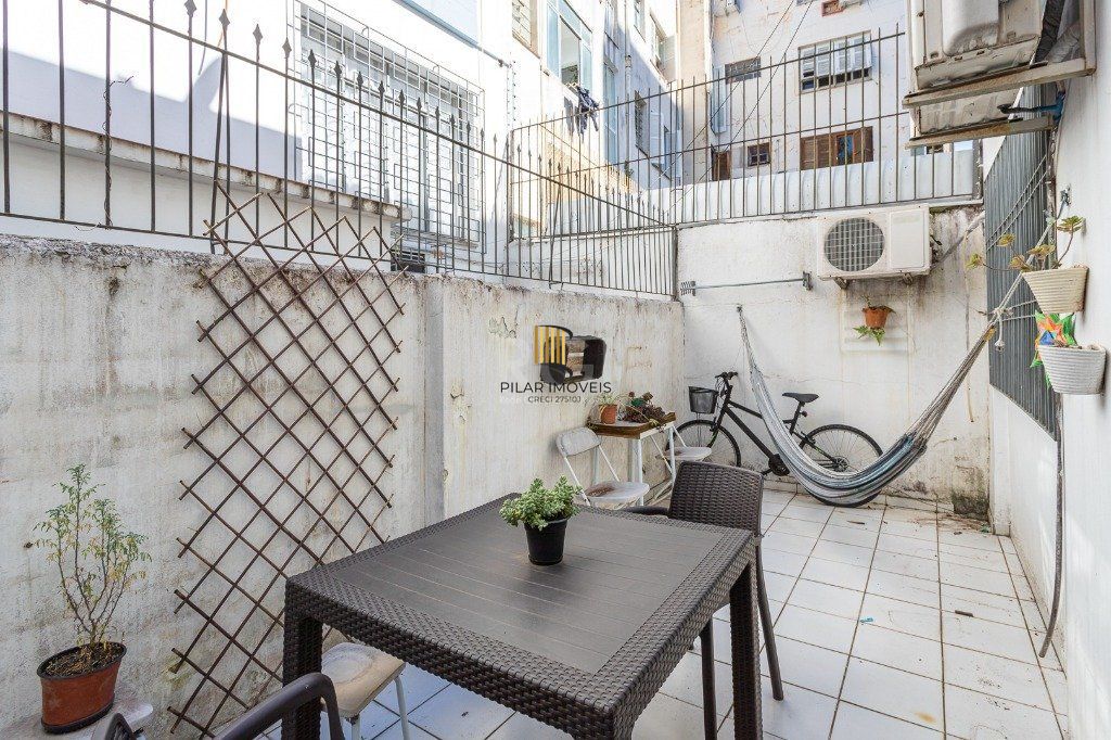 Apartamento térreo com pátio de 1 dormitório no bairro Santa Cecilia