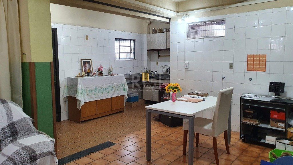 Predio para Venda 4 dormitórios, 4 vagas - São Sebastião