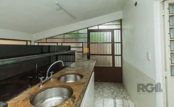 Casa 5 dormitórios no bairro Jardim Sabará