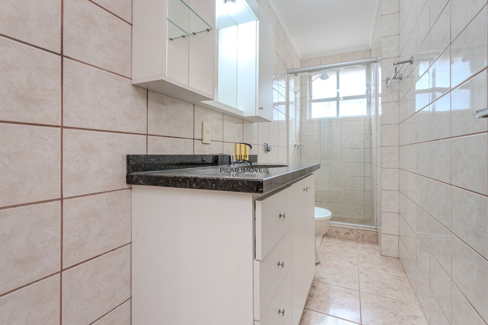 Apartamento no Centro de 2 dormitórios DESOCUPADO