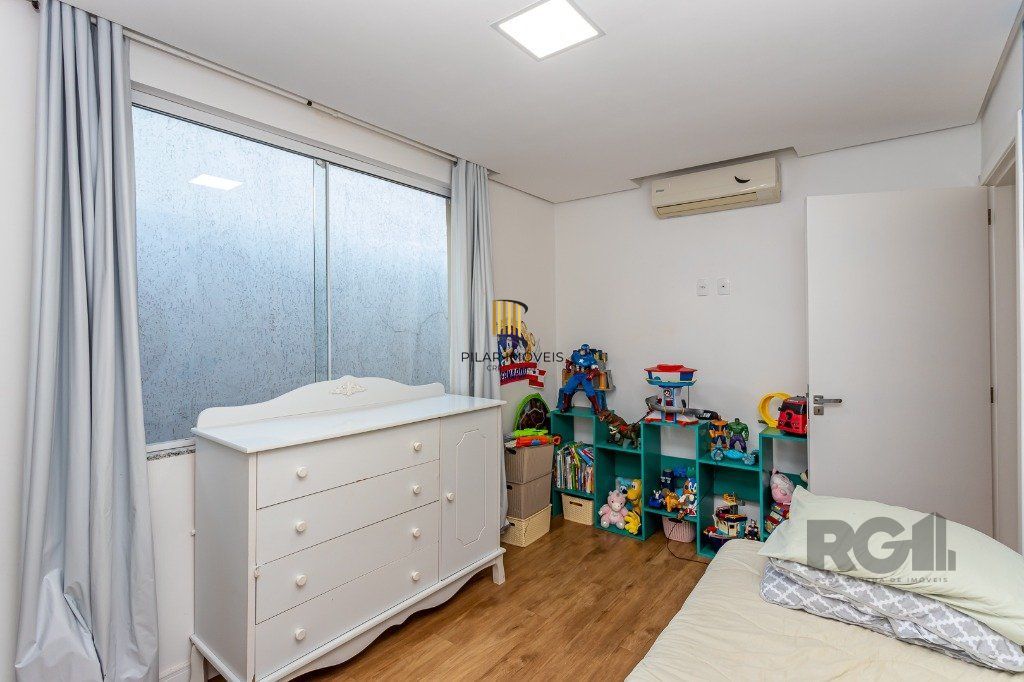 Casa sobrado no bairro Santo Antônio de 4 dormitórios e 3 vagas