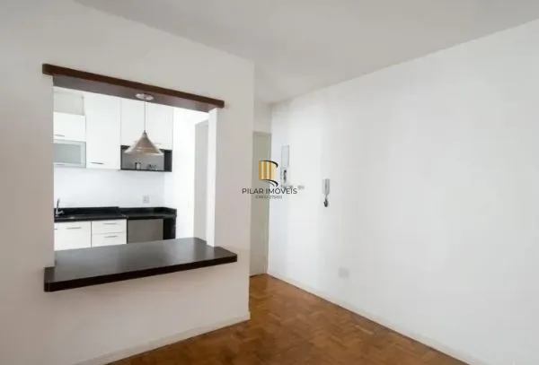 Apartamento Térreo com pátio no Menino Deus de 1 dormitório DESOCUPADO
