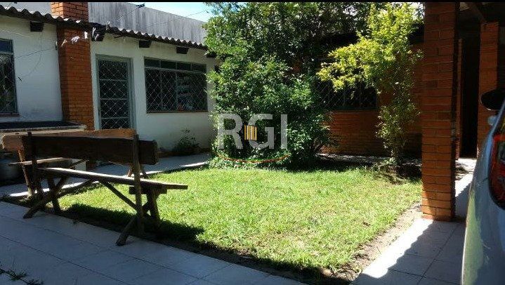Casa para Venda - 300m², 4 dormitórios, 4 vagas - Nonoai