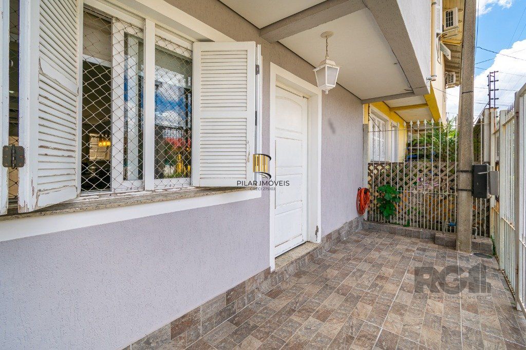 Casa sobrado no Sarandi de 3 dormitórios e vaga