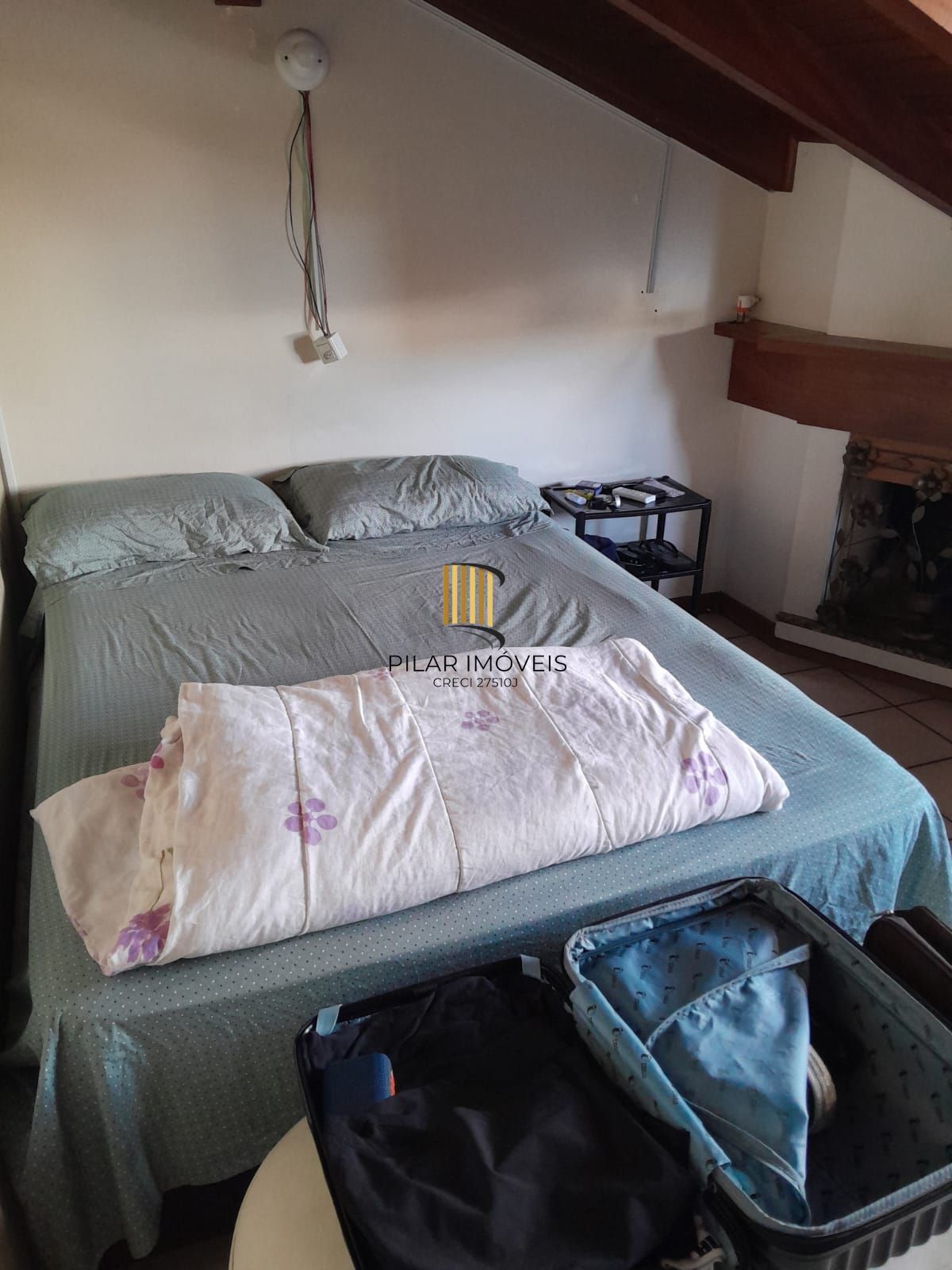 Casa sobrado a Venda de 5 Quartos, 1 Suite e 4 Vagas de Garagem com 235M²privt.