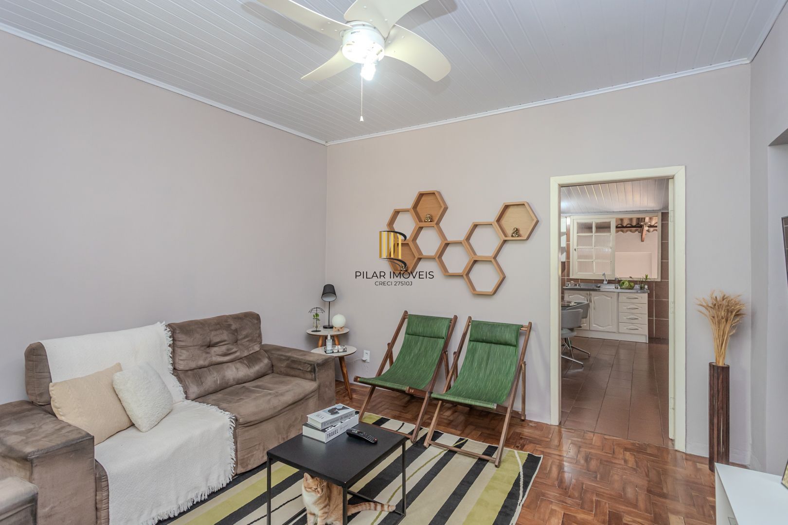 Casa no bairro Jardim Botânico de 3 dormitórios e garagem e terreno com 370m²