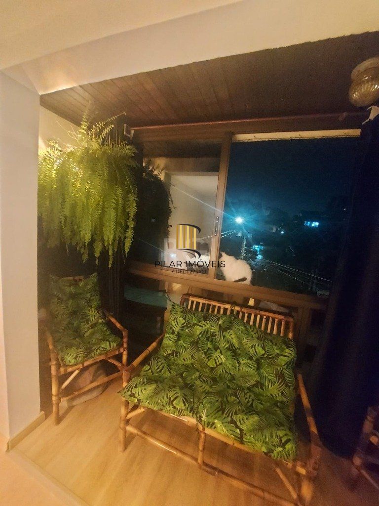 Apartamento 02 dormitórios, com vaga, no bairro Jardim Itu Sabará, em Porto Alegre.