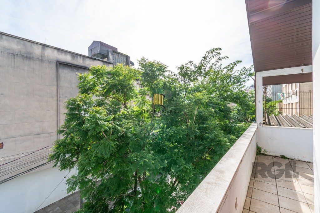 Sobrado de 4 dormitórios no Moinhos de Vento