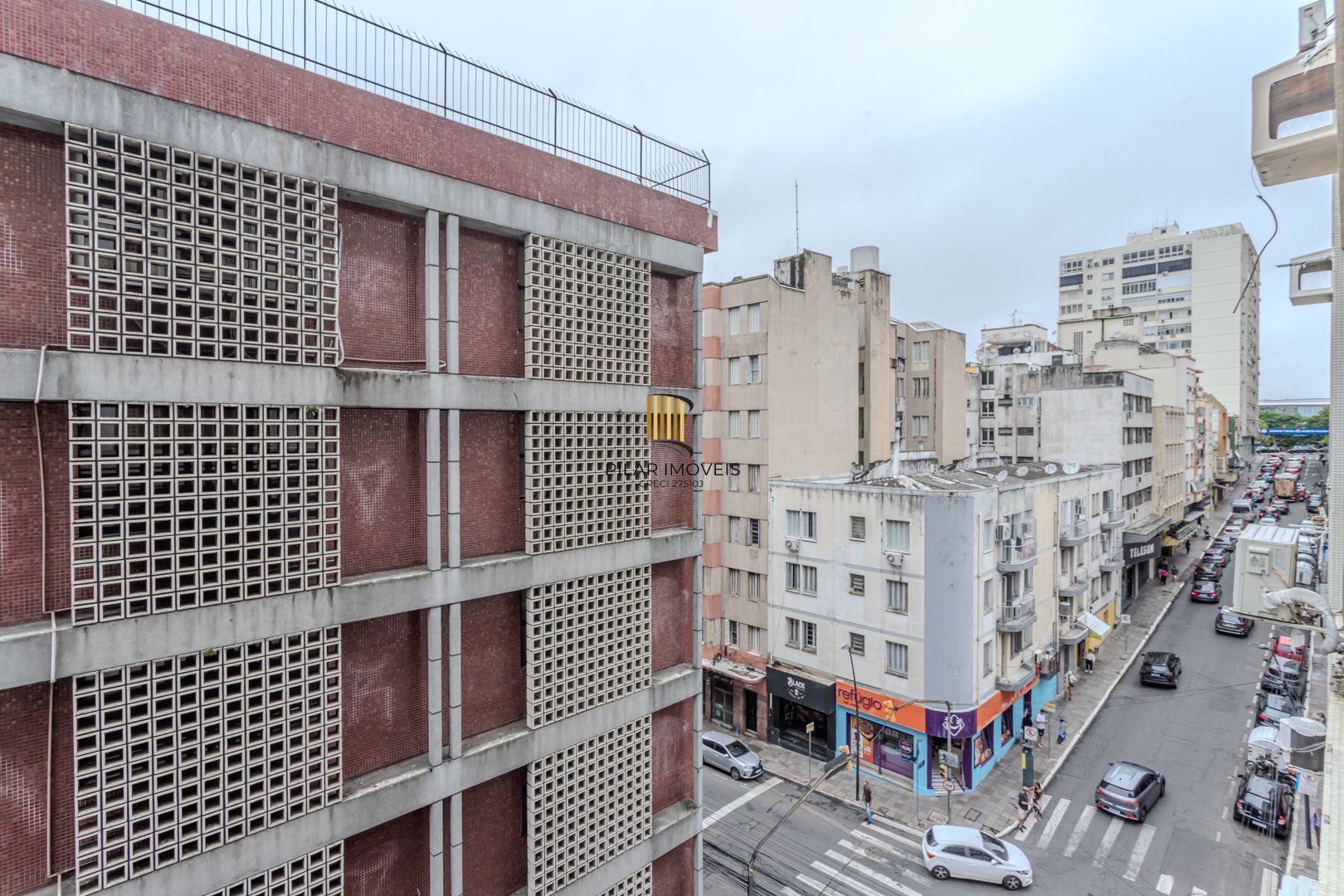 Apartamento no Centro de 2 dormitórios DESOCUPADO