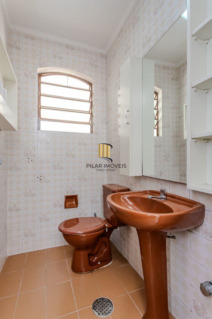 Casa no Partenon com 4 dormitórios e 4 vagas DESOCUPADA