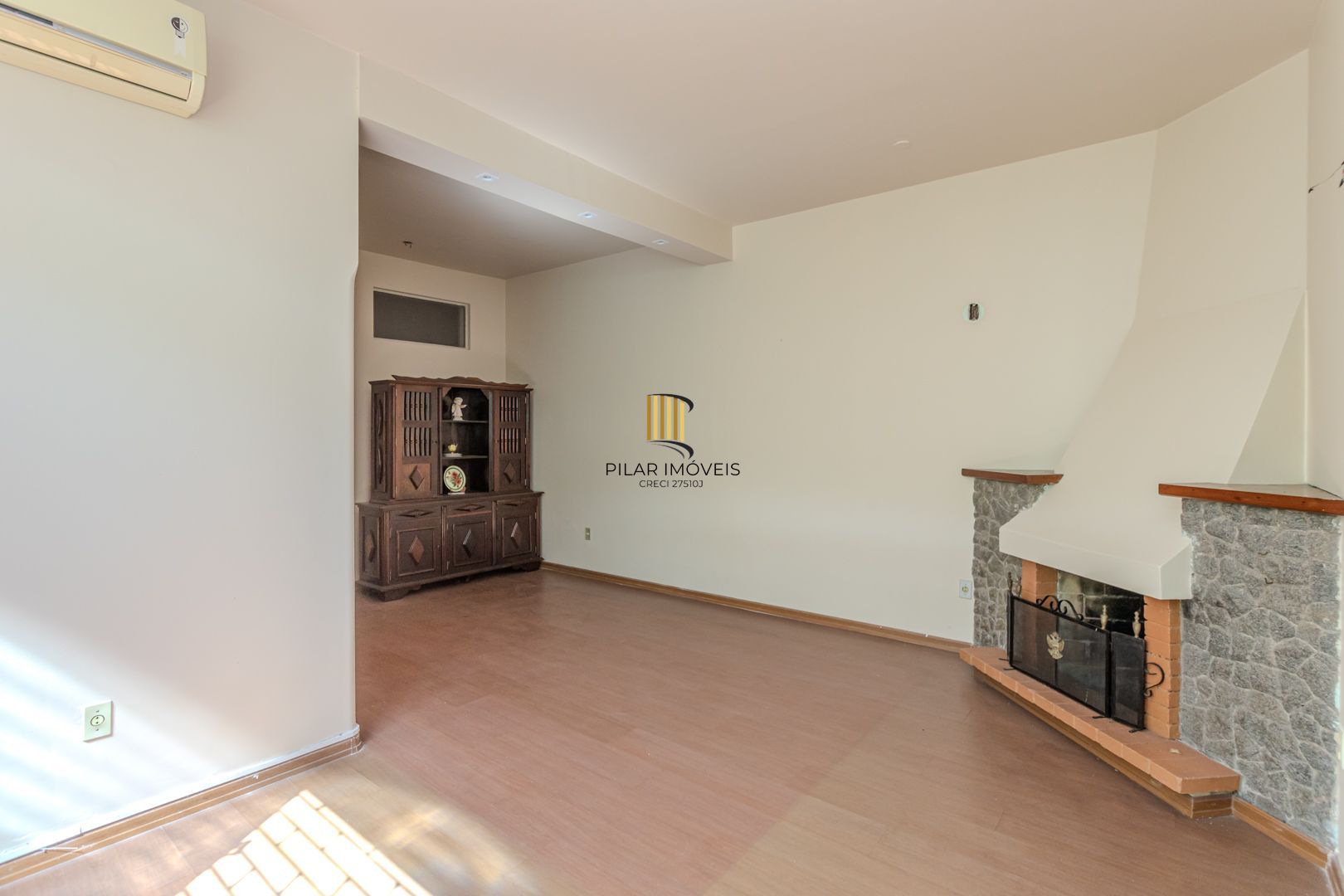 Casa sobrado no Partenon com 5 dormitórios e 4 vagas