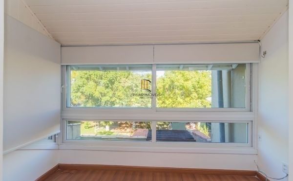 Casa em Condomínio em Ipanema de 3 dormitórios e 2 vagas