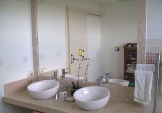 Casa sobrado no bairro Jardim Sabará de 3 dormitórios e 4 vagas