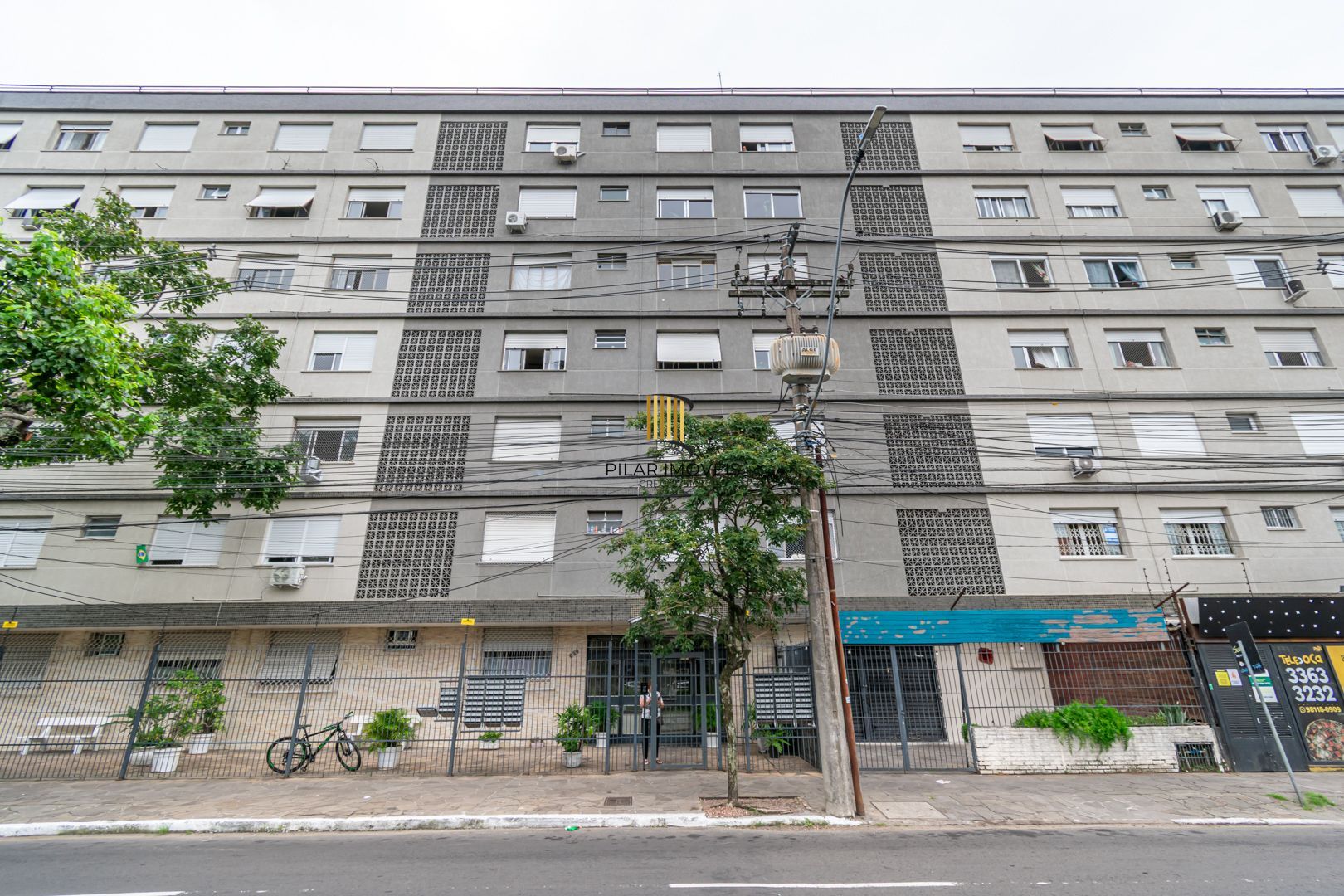 Apartamento 2 dormitorios, no Menino Deus reformado