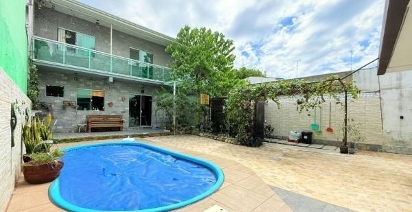 Sobrado no bairro Vila Ipiranga de 4 dormitórios e 4 vagas