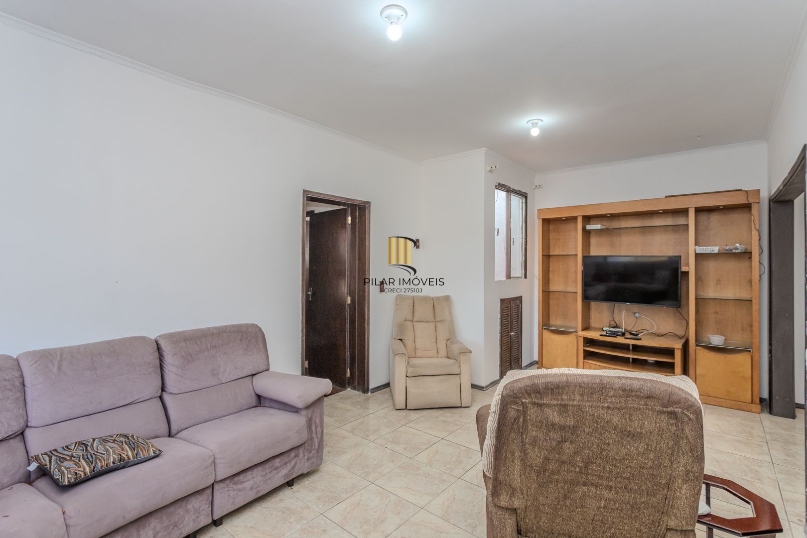 Prédio Residencial no Passo D'areia com 8 dormitórios e 8 vagas