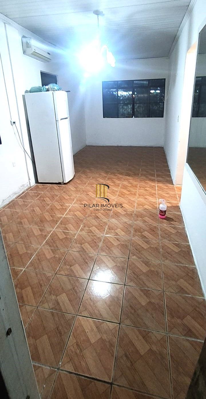 Casa no Sarandi de 2 dormitórios e pátio com piscina