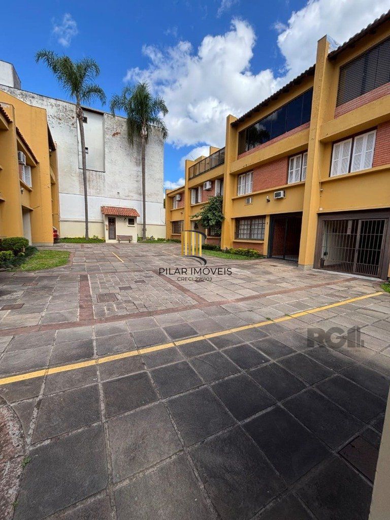 Casa de 3 dormitórios e 2 vagas - Medianeira