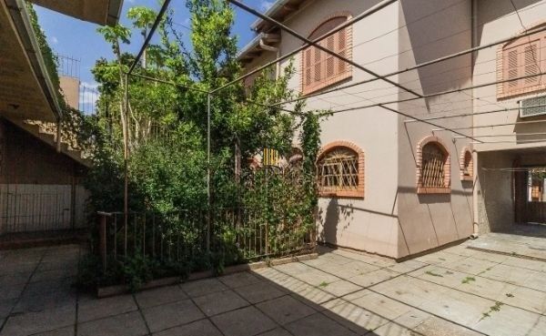 Casa no Sarandi de 4 dormitórios e 4 vagas