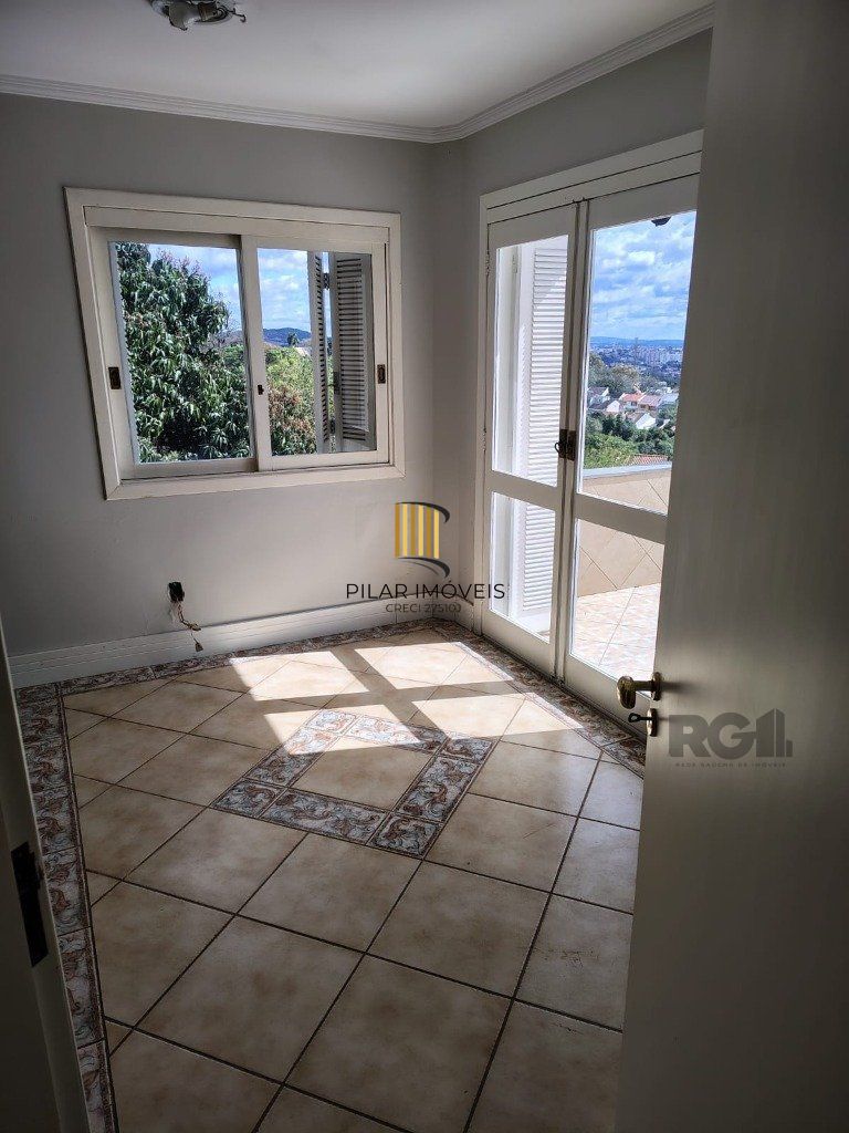 Casa sobrado com 300m² na Vila Nova de 3 dormitórios e 4 vagas