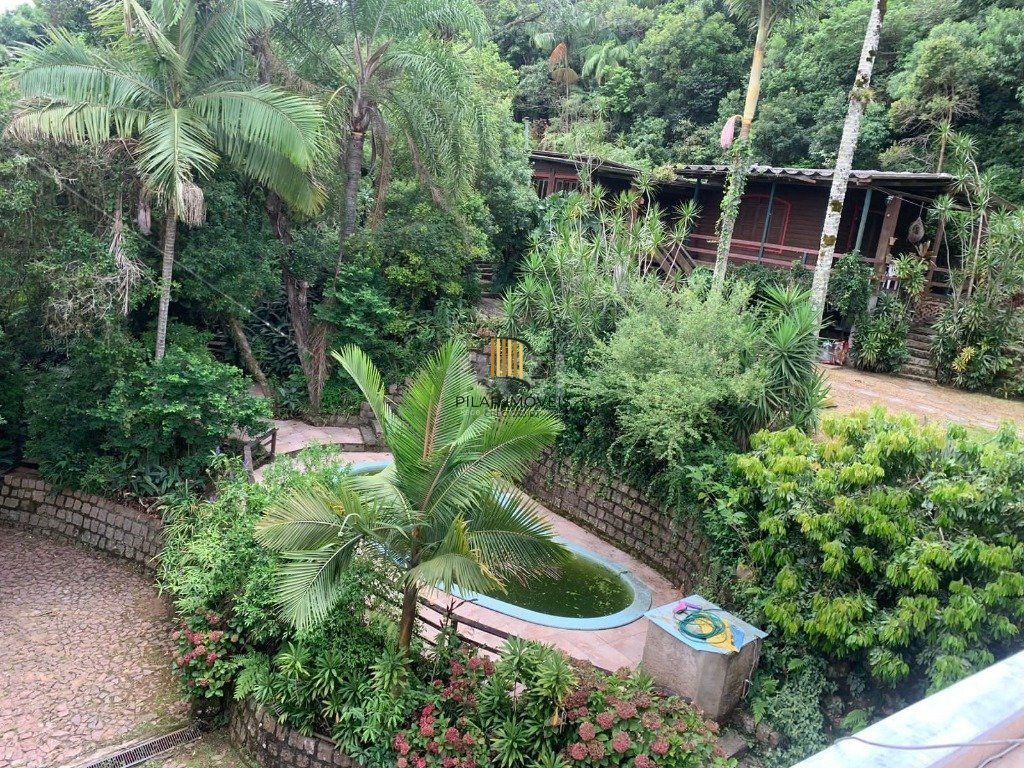 Terreno de 5.280 m², com 3 casas, no bairro Ponta Grossa, em Porto Alegre.