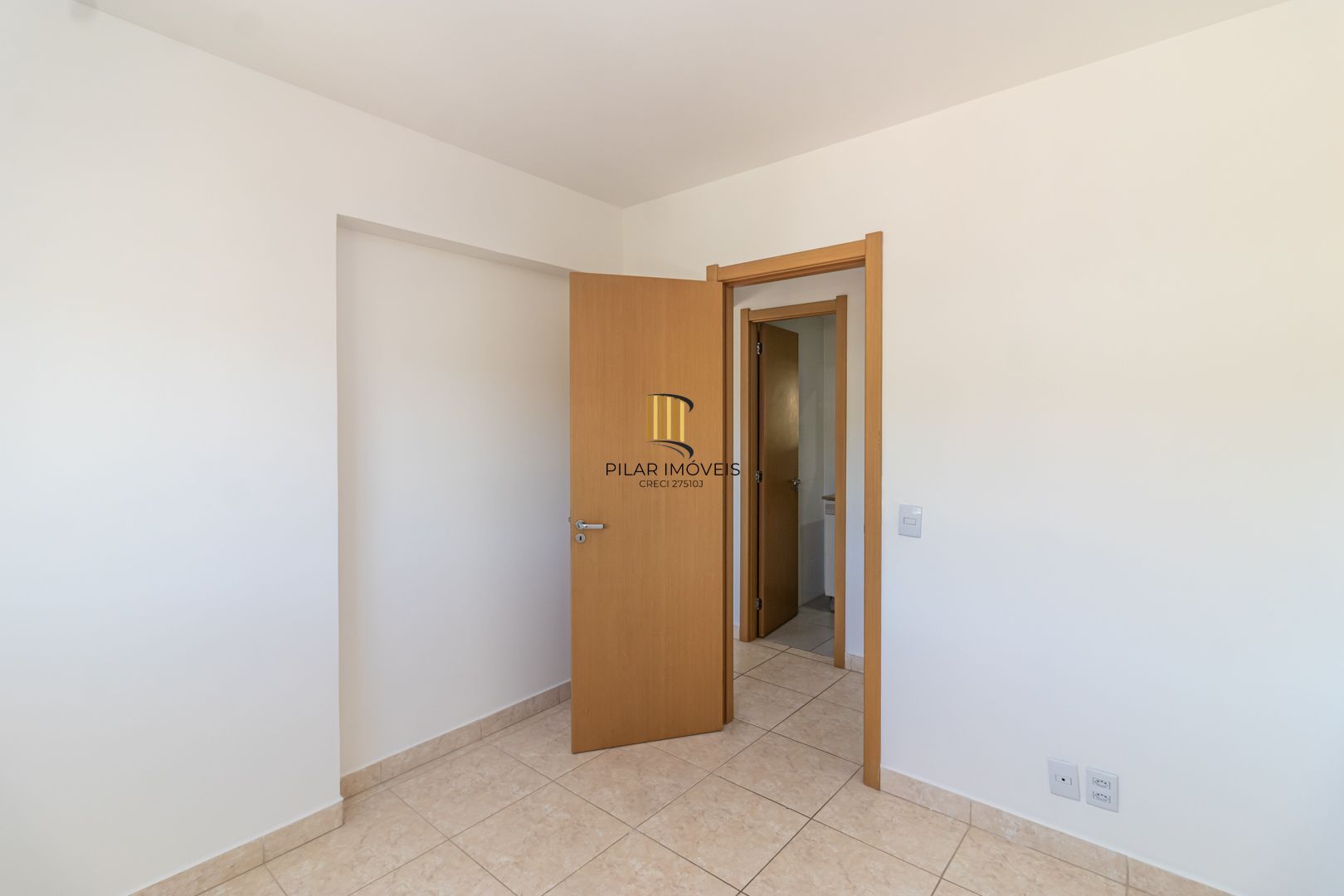 Apartamento no bairro Teresópolis de 2 dormitórios vaga e infra