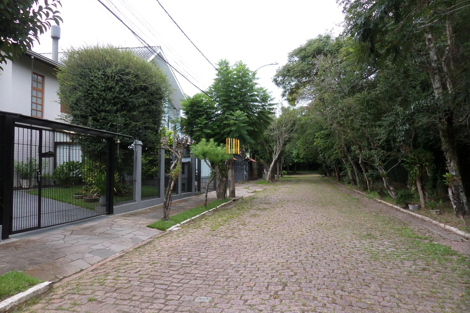 Casa no bairro Ipanema de 3 dormitórios e 2 vagas