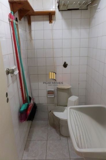 Apartamento no Centro de 2 dormitórios dependência DESOCUPADO