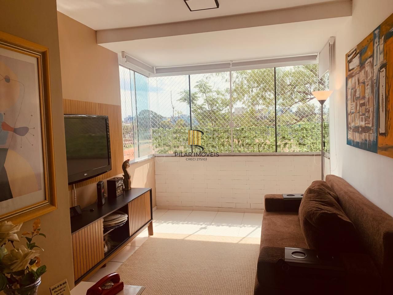 Apartamento no bairro Camaquã de 2 dormitórios vaga e infra