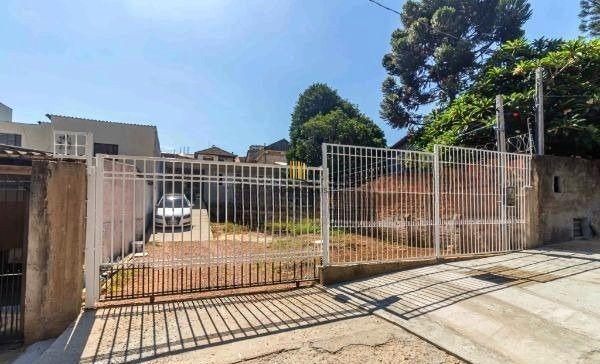 Casa no bairro Jardim Carvalho de 2 dormitórios e amplo pátio