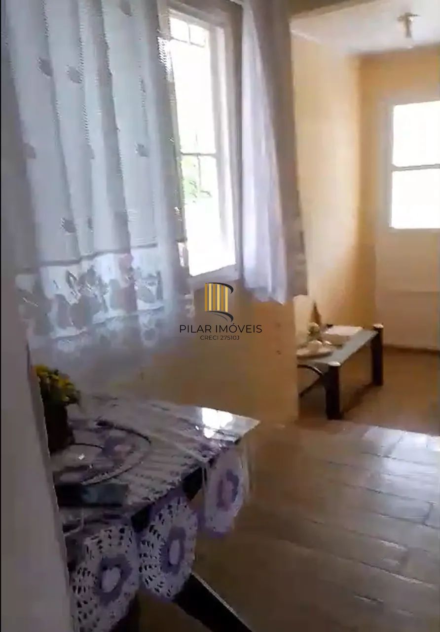 Casa 2 dormitórios no bairro Piratini