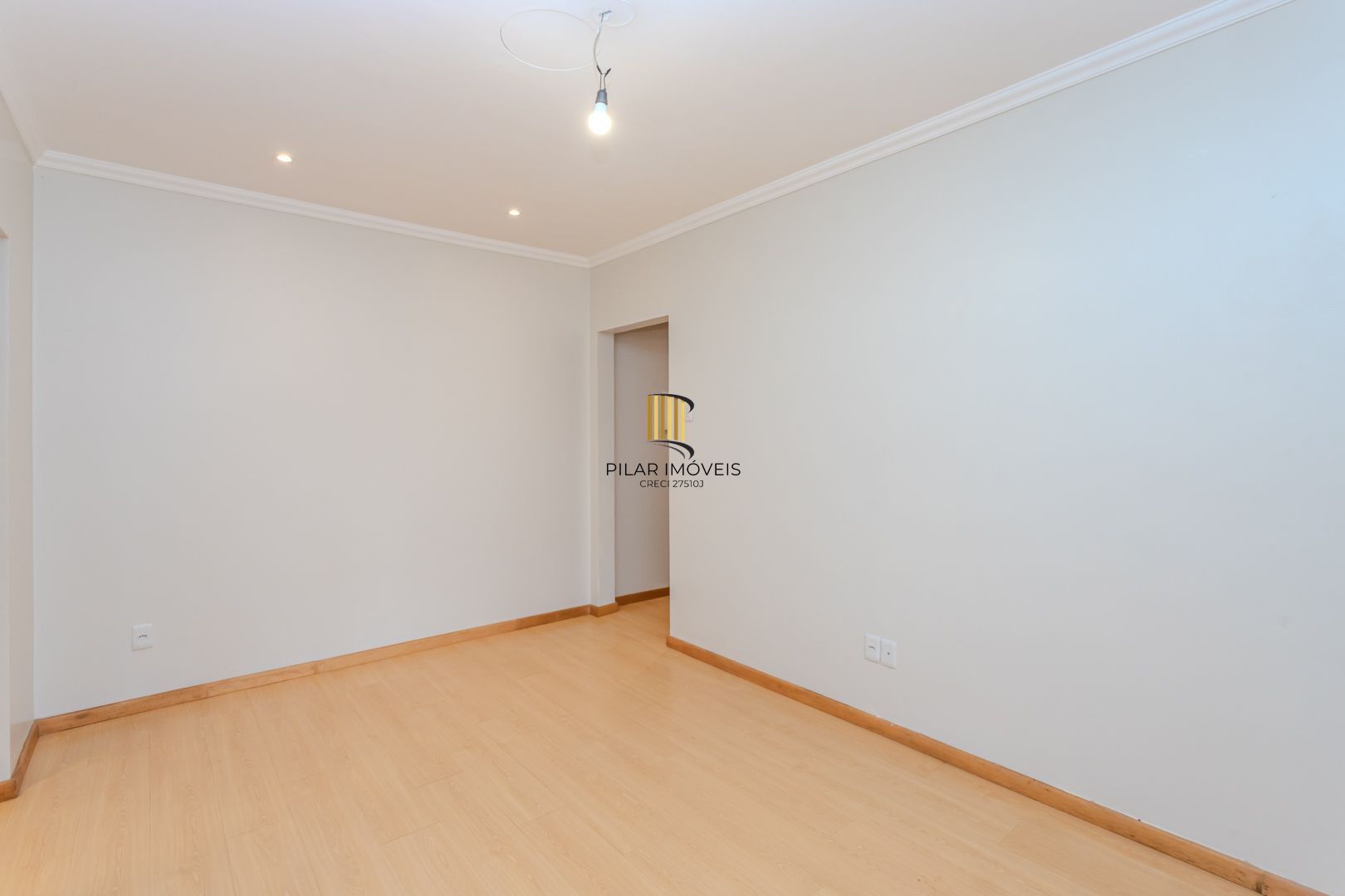 Apartamento no bairro Petrópolis de 2 dormitórios térreo com pátio DESOCUPADO