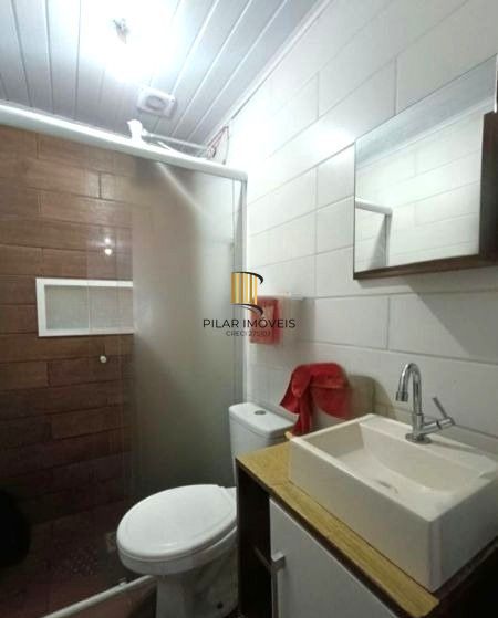 Casa no bairro Jardim do Salso com 2 dormitórios e 4 vagas