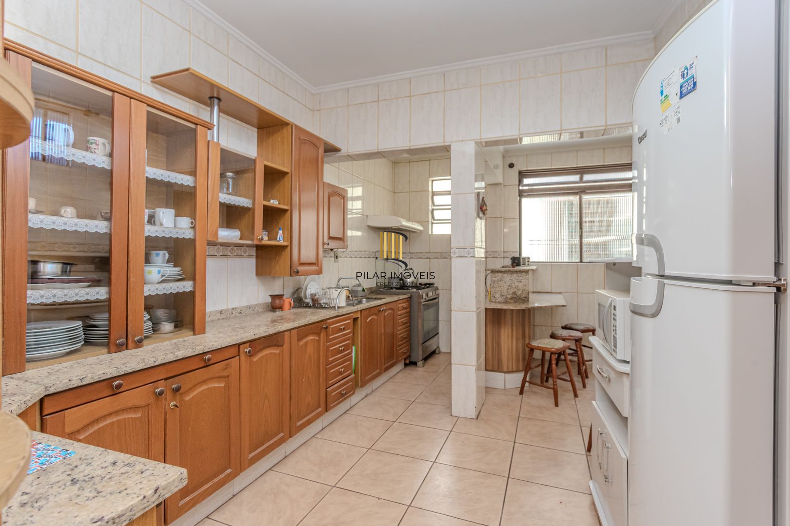 Prédio Residencial no Passo D'areia com 8 dormitórios e 8 vagas